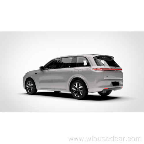 Intelligent Luxury Midsize SUV Silver L8 max